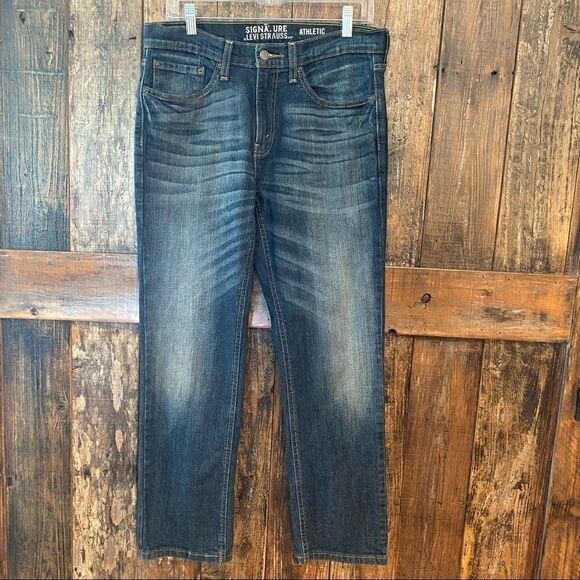 Levi’s Signature Men’s 32” Athletic Fit Blue Denim Whiskering Front Faded Jeans - Picture 2 of 6